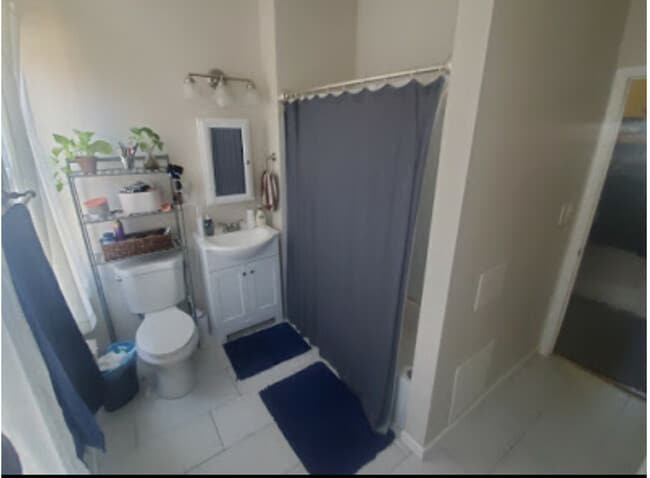 bathroom - 4223 Geneva St