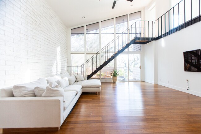 Foto del edificio - 8008 N Central Ave