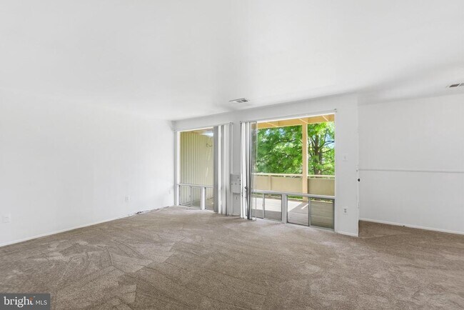 Foto del edificio - 7116 Donnell Pl