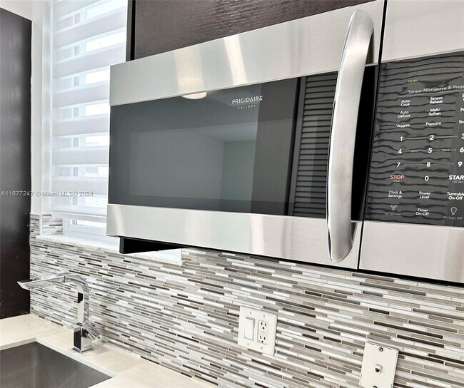 Foto del edificio - 6414 NW 104th Ct