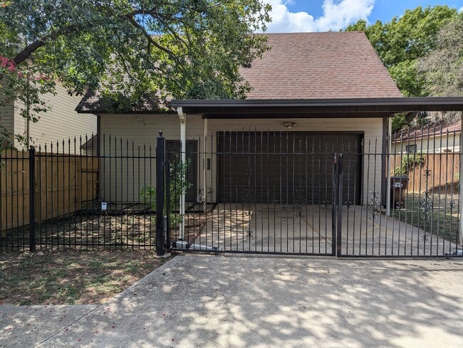 Acceso privado cerrado - 7017 Jefferson Ridge Dr