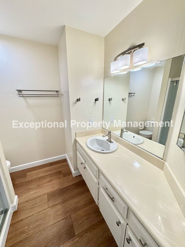 Foto del edificio - Ready to move in 2 bedroom 3 bath townhome