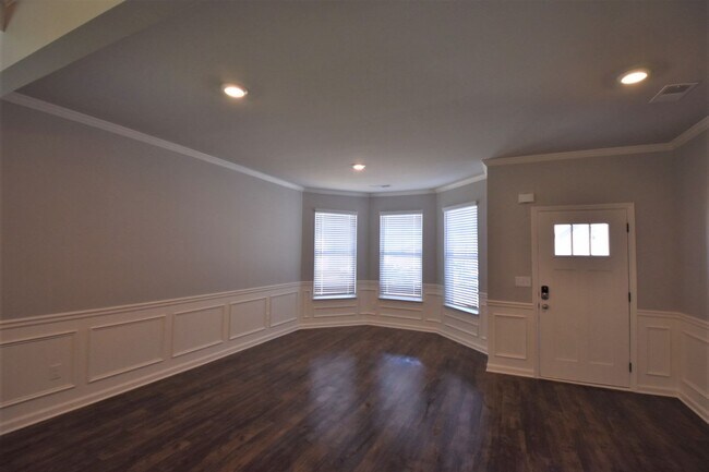 Building Photo - 809 Harvey St
