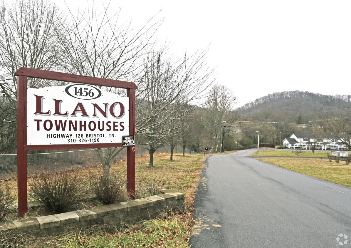 Primary Photo - Llano Townhouses