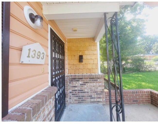 Building Photo - 1393 Gold Ave
