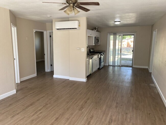 Foto del edificio - Recently Remodeled Two Bedroom One Bath home in Chowchilla, CA