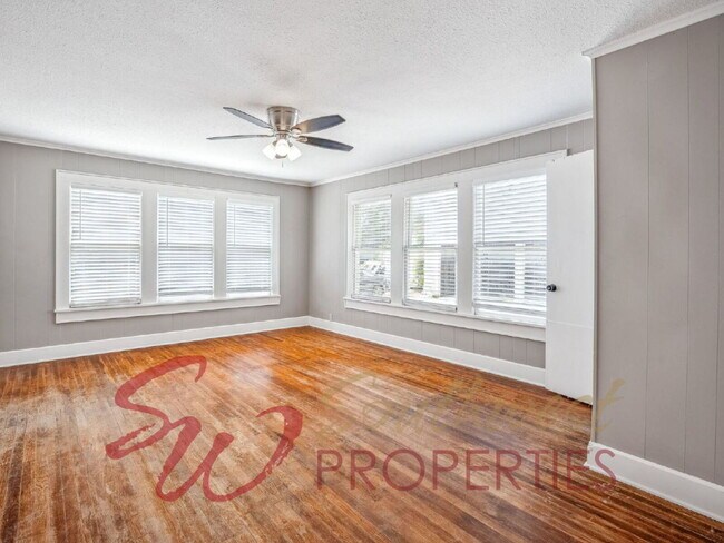 Foto del edificio - Charming 2 Bed / 1 Bath – Walk to Campus