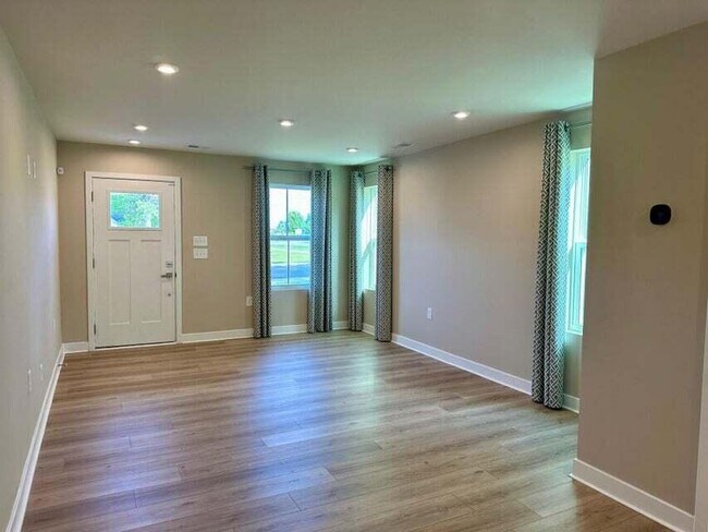 Building Photo - 107 Oxbow Dr