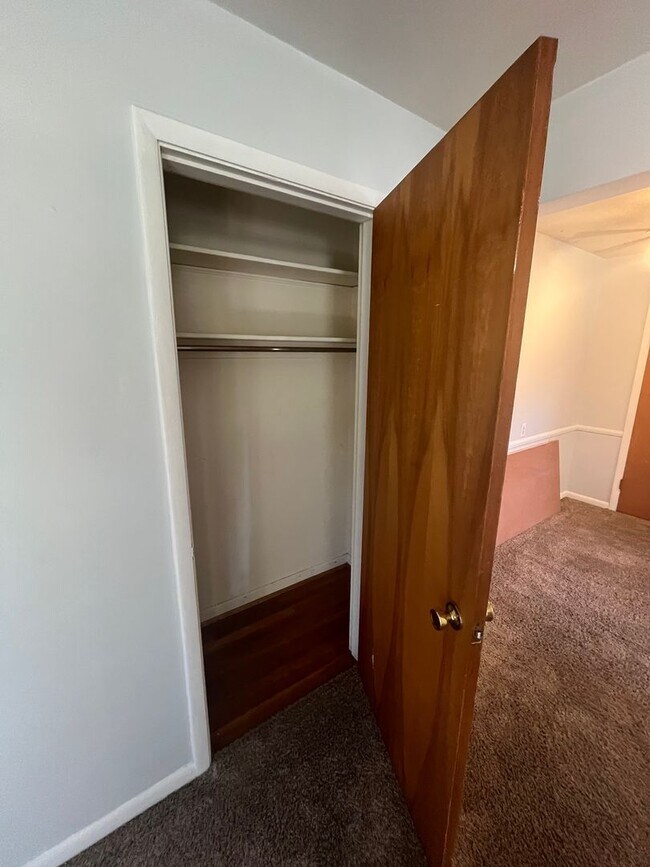 Foto del edificio - One Bedroom In Deer Park!