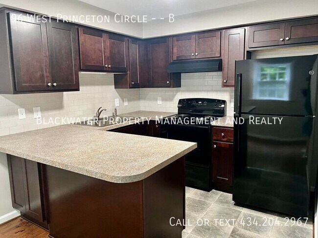 Building Photo - 2 Bedroom Apartment off Rivermont Ave!