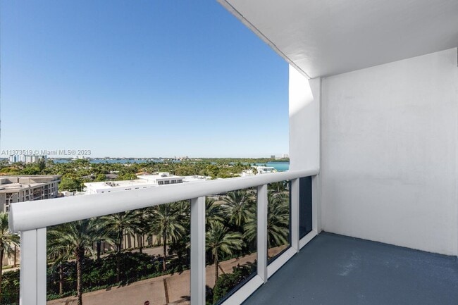 Building Photo - 10275 Collins Ave