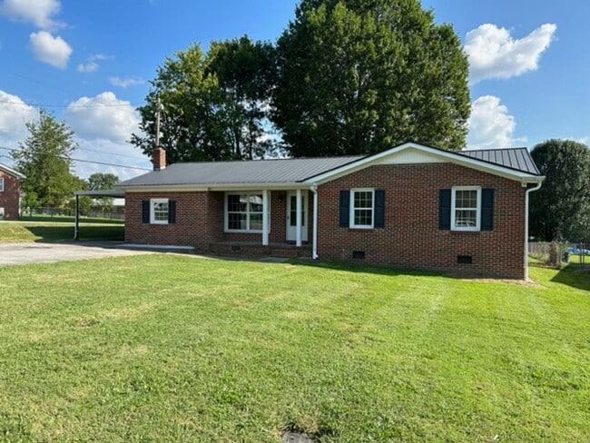 Building Photo - Lovely Ranch Home in Woodbury