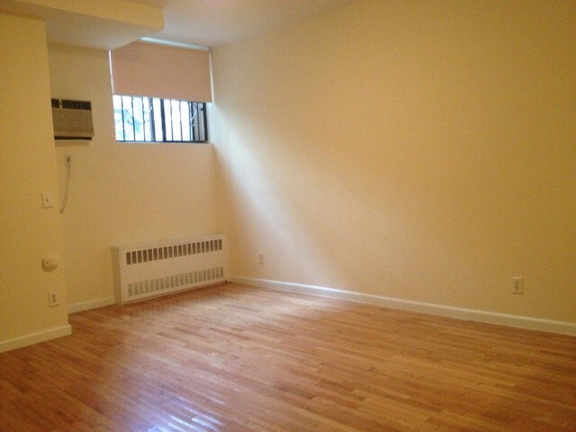 Building Photo - 304 Mulberry St