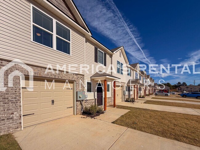 Foto del edificio - DEPOSIT PENDING! MOVE IN SPECIALS! Stylish two level home with open concept living for rent in Li...