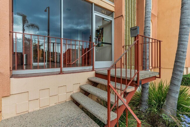 Foto del edificio - 382 Coronado Ave