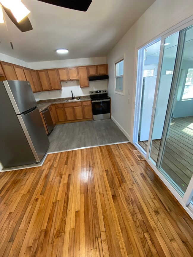 Building Photo - 85 Trottingham Ct