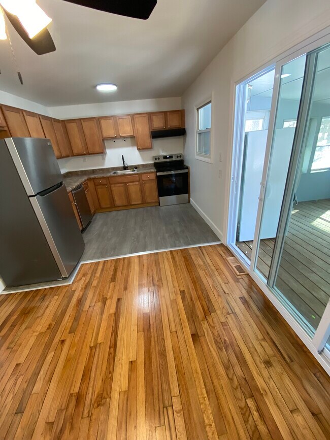 Foto del edificio - 85 Trottingham Ct