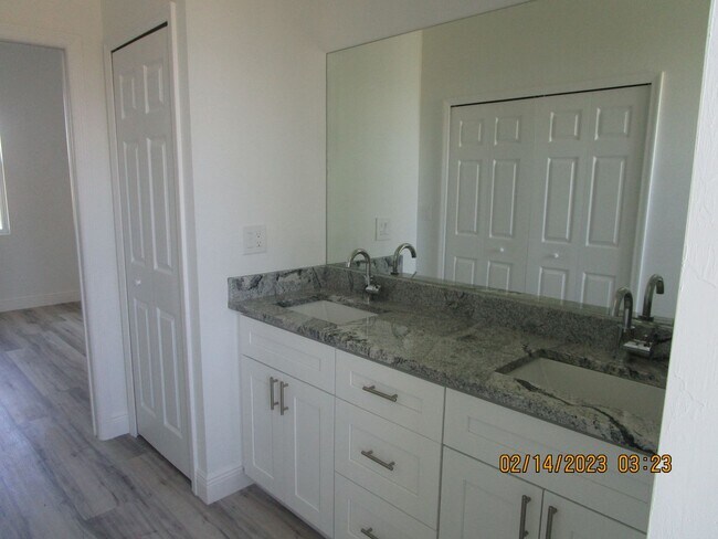 Building Photo - Like New 3/2/2 w/ Den Avail Now in NE Cape...