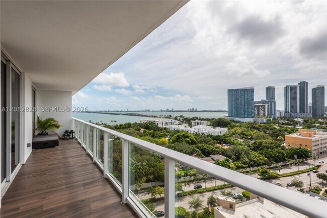 Foto del edificio - 4250 Biscayne Blvd