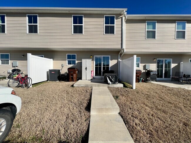 Foto del edificio - 3613 Brookway Dr