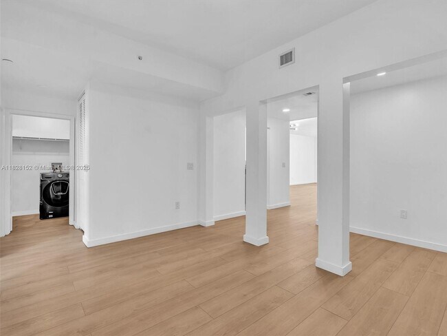 Building Photo - 3340 NE 190th St