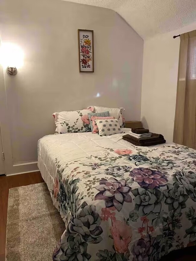 Foto del edificio - 711 Seymour Ave