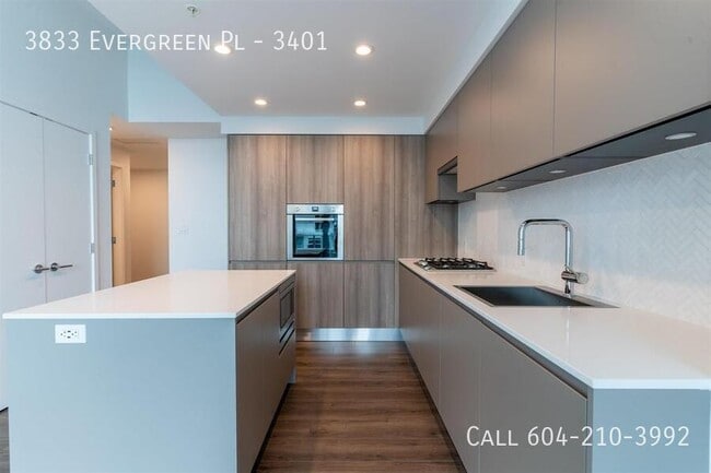 Photo du bâtiment - Condo with Mountain & City Views