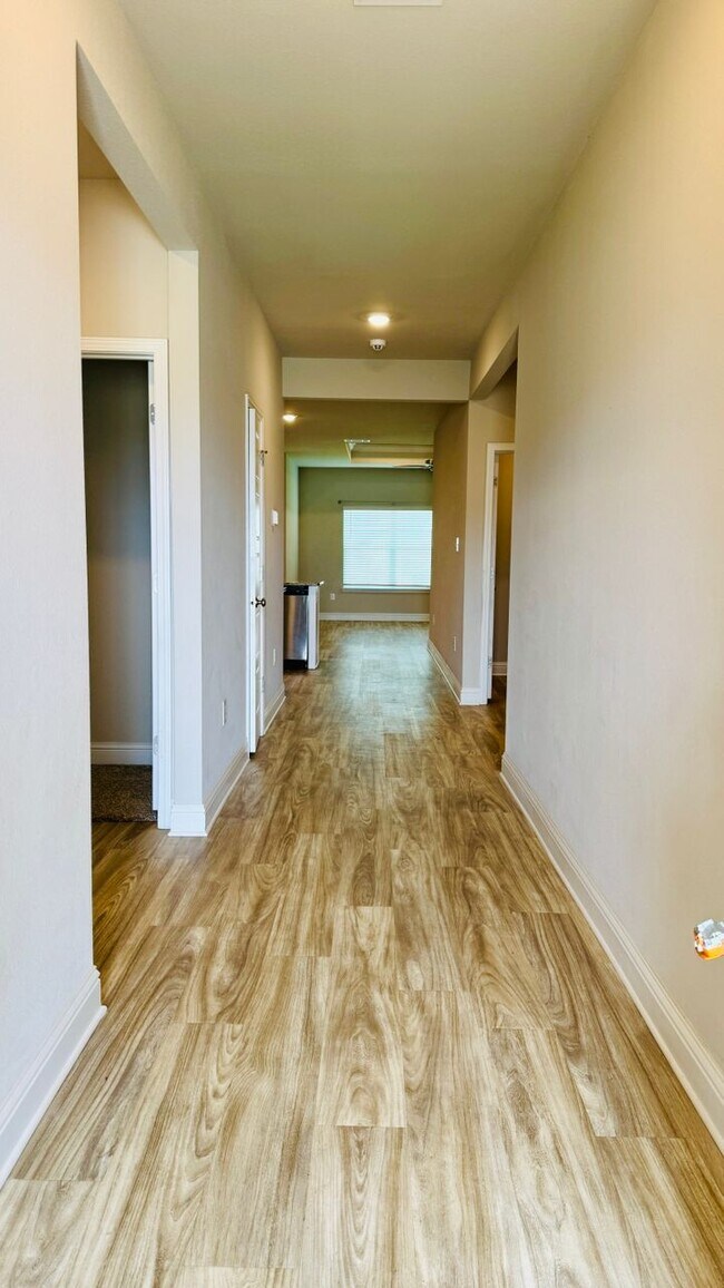 Foto del edificio - 15593 Arran Wy