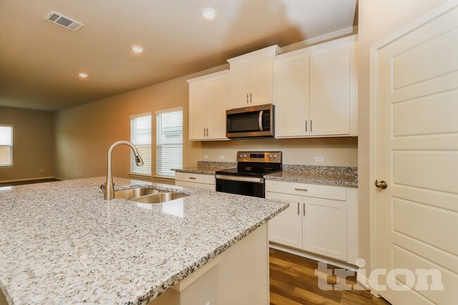 Foto del edificio - 13657 Paxton Blvd