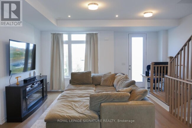 Building Photo - 49 Sorbara Wy