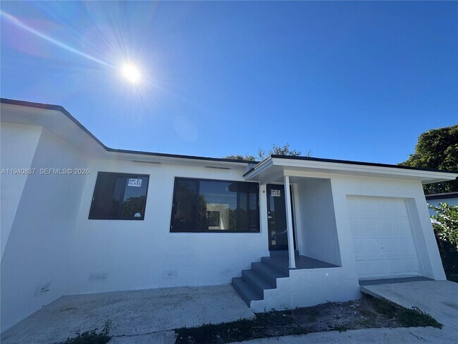 Foto del edificio - 1180 Opa-Locka Blvd