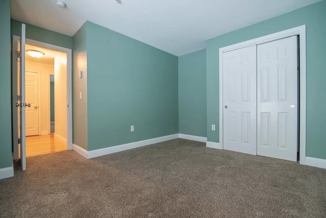 Dormitorio - 92 Eastern Ave