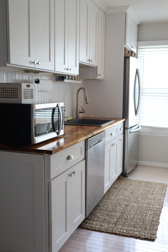 Building Photo - 600 Shoreham Ct