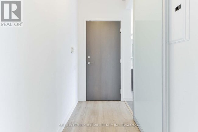 Building Photo - 103 The Queensway