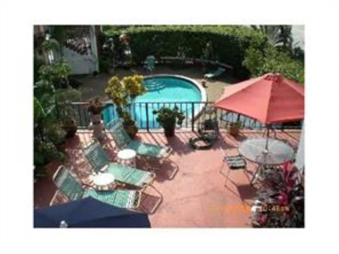 Primary Photo - 1100 NE 9th Ave