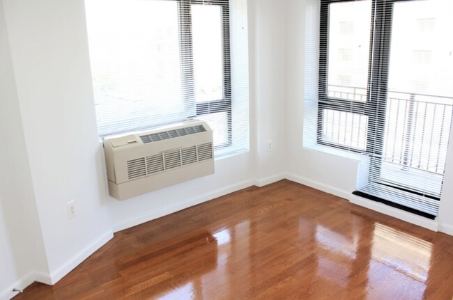 Foto del edificio - 26-38 21st St. Unit 8J