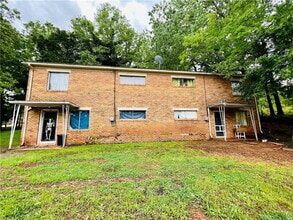 Building Photo - 702 Miller St