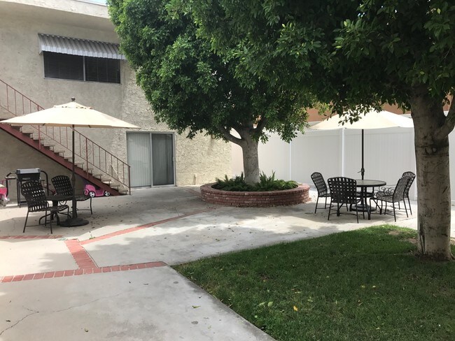 Courtyard - 7034 Etiwanda Ave