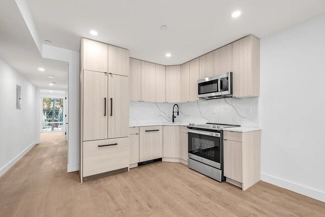 Foto del edificio - 18 E 13th St