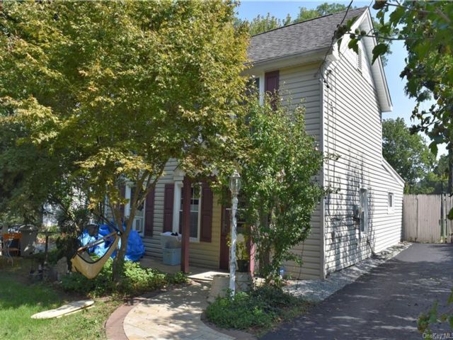 Primary Photo - 22 River Ave