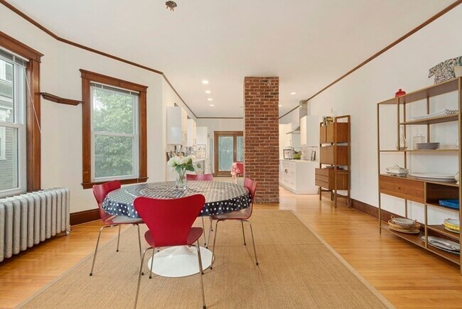 Building Photo - 38 Russell St