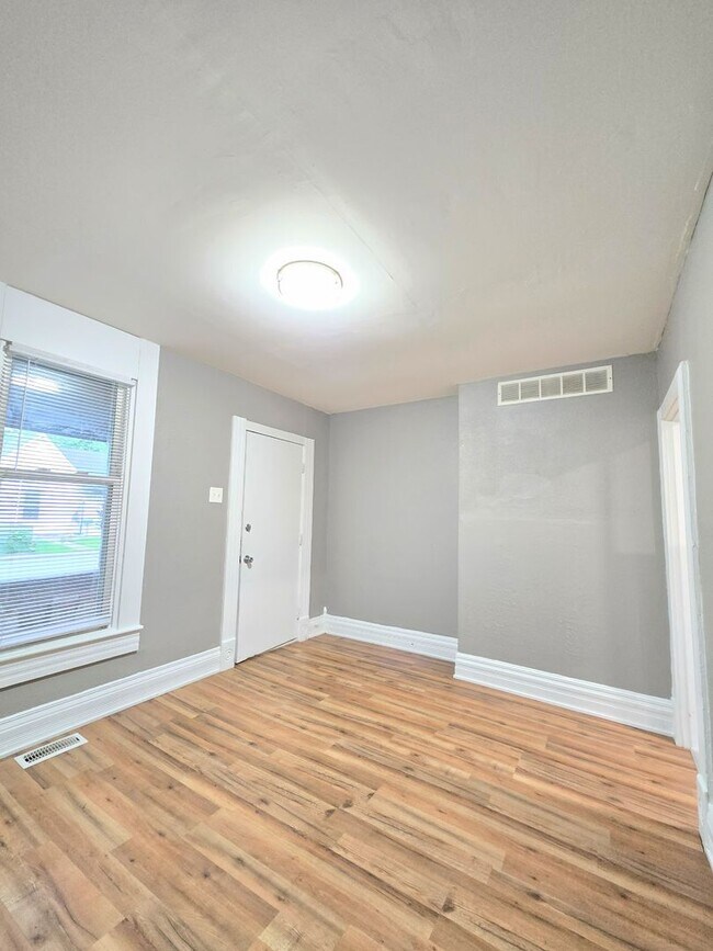 Foto del edificio - 443 N East St