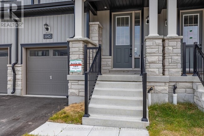 Building Photo - 645-645 Pollock Grv