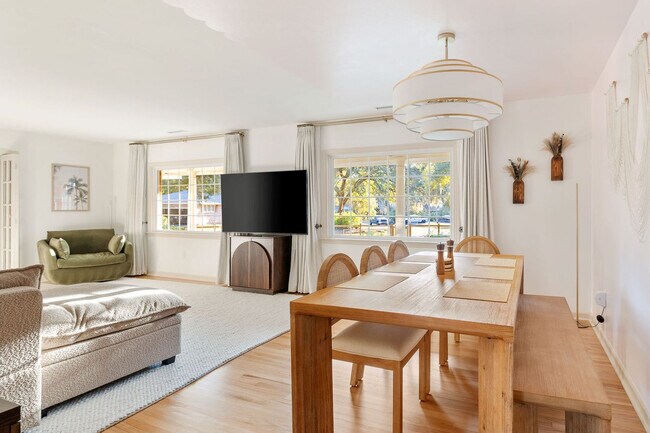 Building Photo - 1790 Wilshire Dr