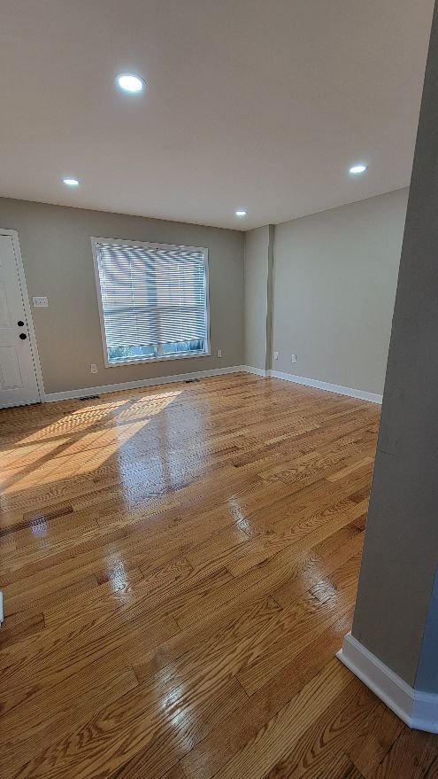 Foto del edificio - 7619 Forrest Ave