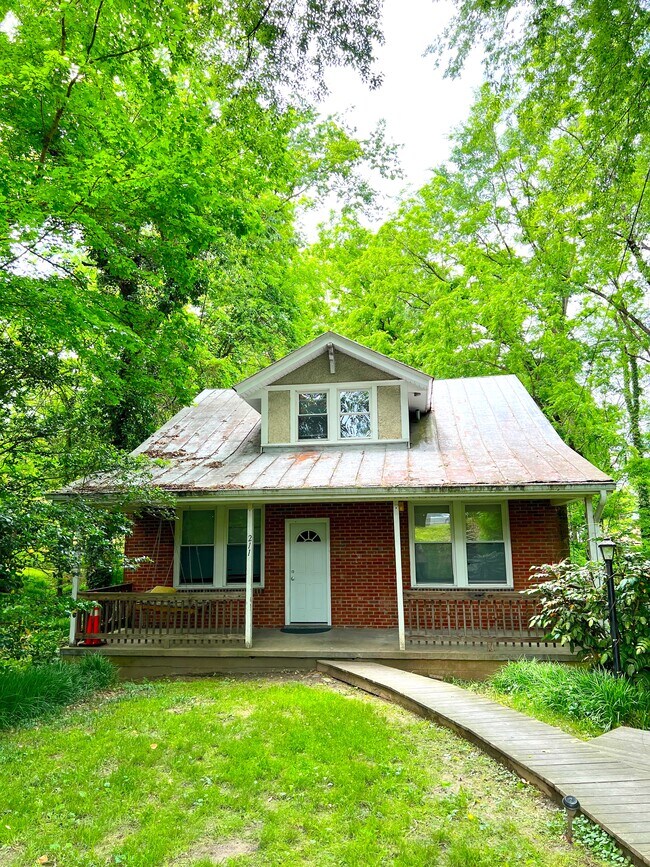 Exterior Front - 211 Appomattox St