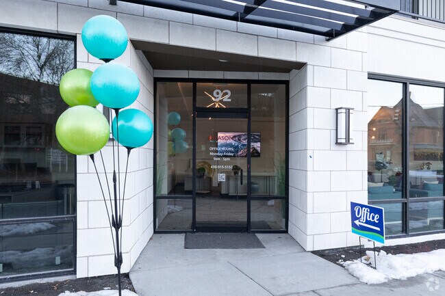 Entrada principal - Millcreek I