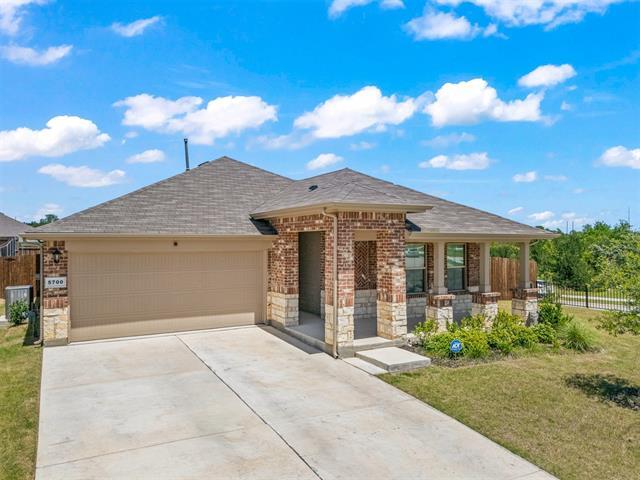 Foto principal - 5700 Rock Lk Dr