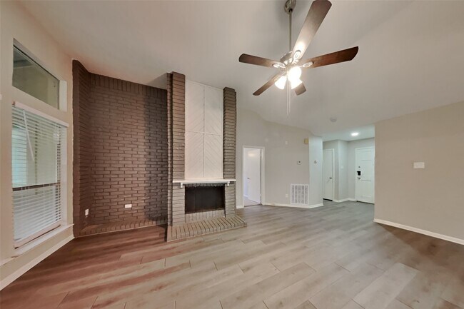 Foto del edificio - 22303 Mosswillow Ln