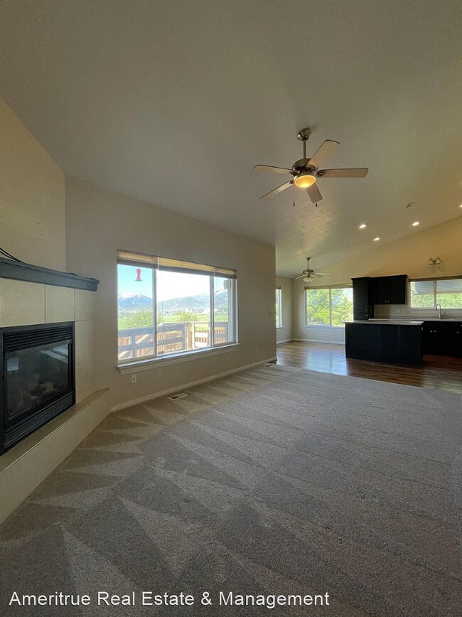 Foto del edificio - 5 br, 3 bath House - 628 E. 260 S.